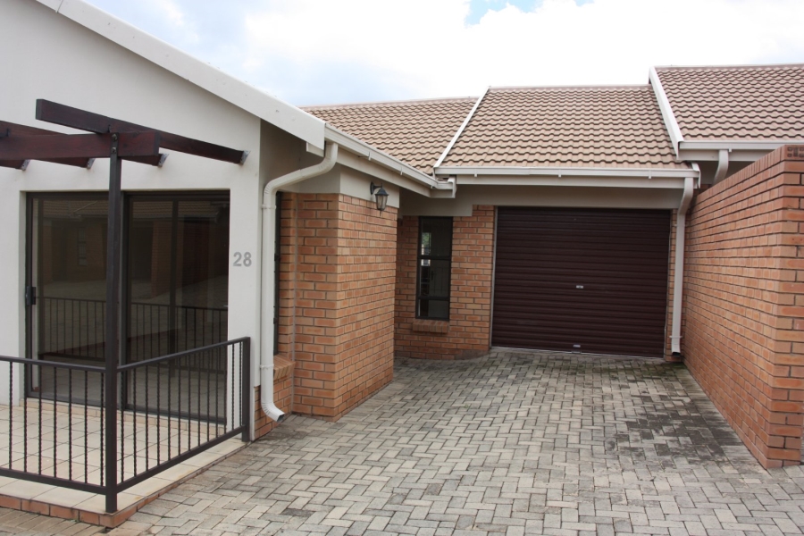 2 Bedroom Property for Sale in Langenhovenpark Free State